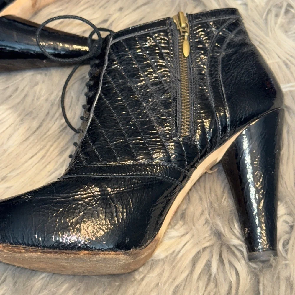 Cynthia Vincent Patent Leather Embossed Platform Heel Booties Size 7.5